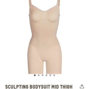 *Skims Sculpting Body Suit Mid Thigh